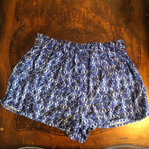 forever 21 flowy blue patterned shorts - Picture 2 of 3